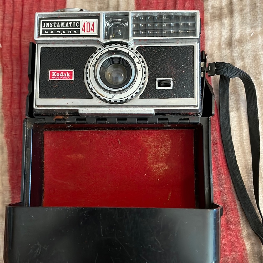 Kodak 404 Instamatic camera